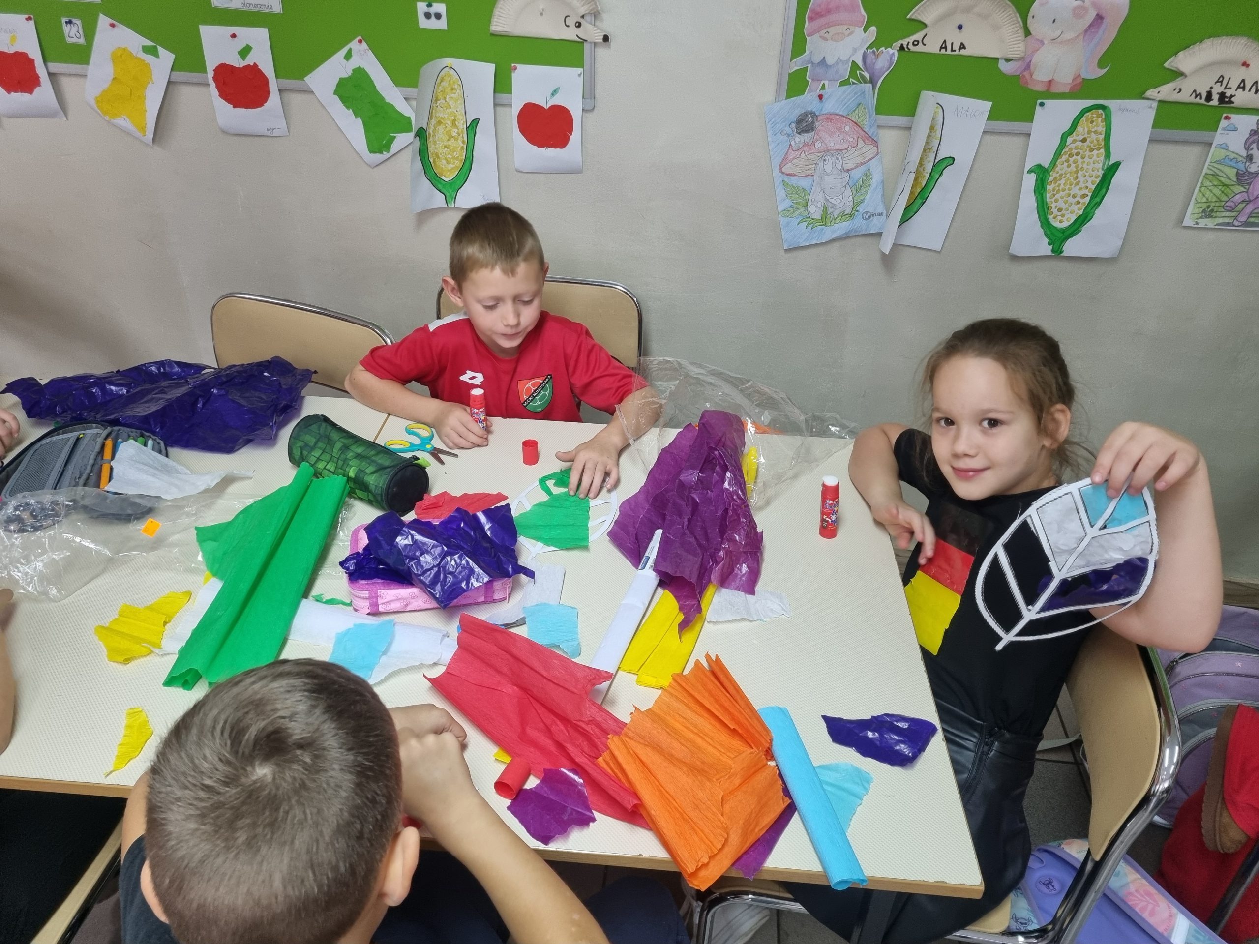 ,, Liście” – kolorowe witraże