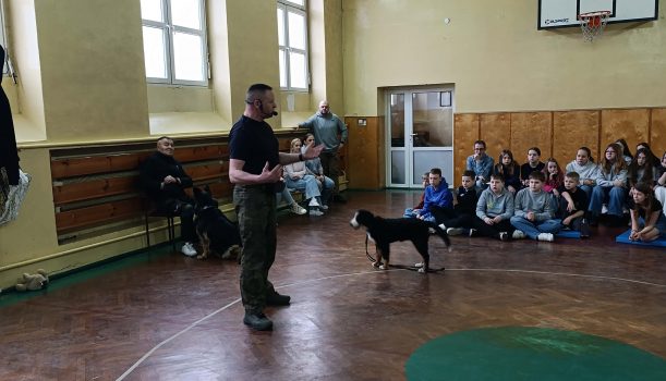 Szkolenie obronne przeciwko agresji psów